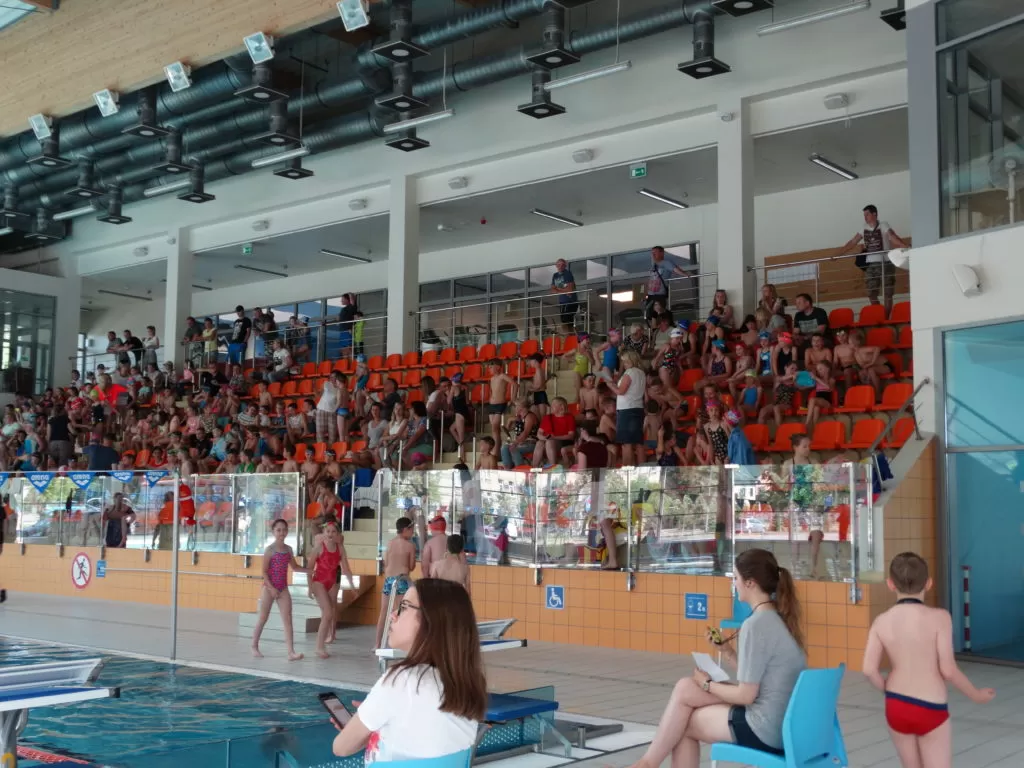 trybuna basen sportowy